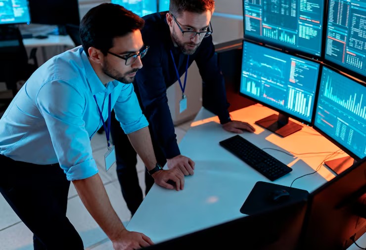 The Art of Drawing Readers In: Your attractive post title goes here imgi-11-it-professionals-analyzing-real-time-data-control-room-23-2152029078